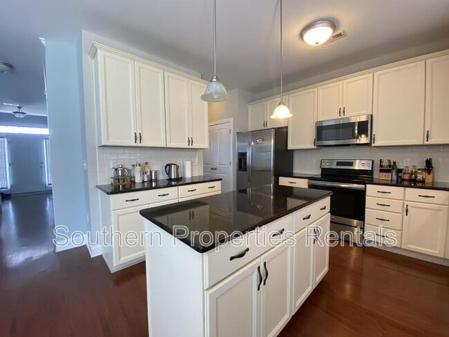 Building Photo - 70 Pittfield Run