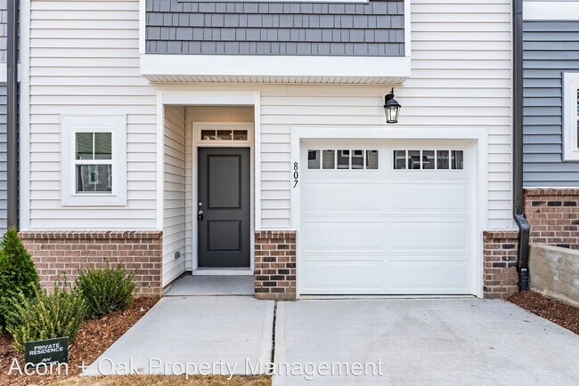 Foto del edificio - 3 br, 2.5 bath House - 807 Star Ridge Dr.