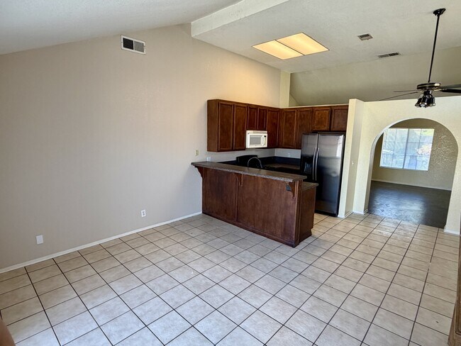 Foto del edificio - 15680 Shadow Mountain Ln