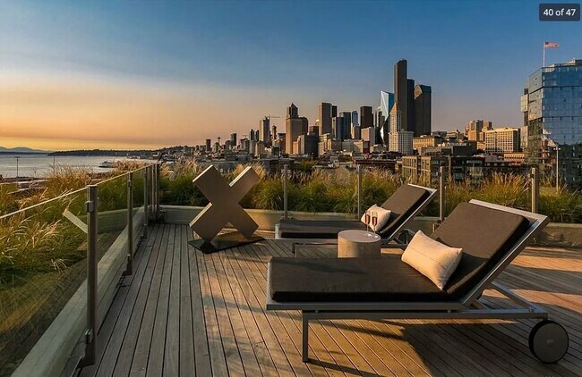 Rooftop Views! - 590 1st Ave S