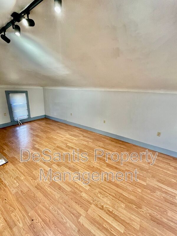 Building Photo - 1317 6th Ave
