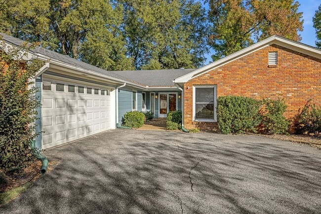 Photo - 8044 Neshoba Rd (Germantown, TN) House