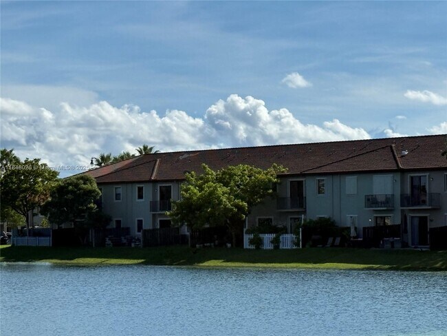 Foto del edificio - 521 NE 33rd Terrace