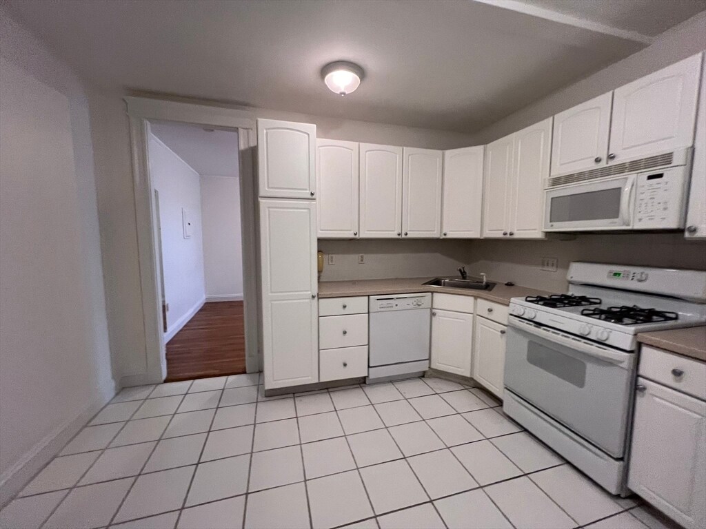 Foto principal - 856 Massachusetts Ave
