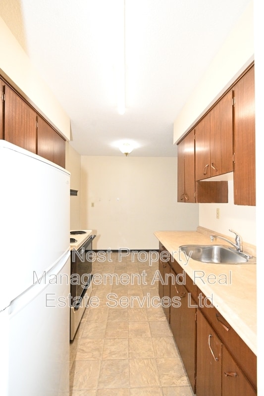 Building Photo - 879 Johnson St