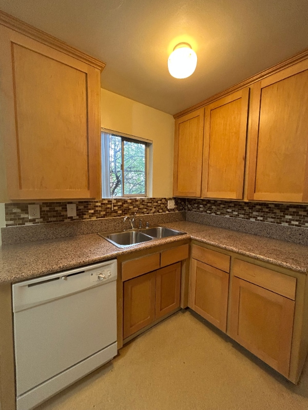 Building Photo - 97 E Laurel Ave