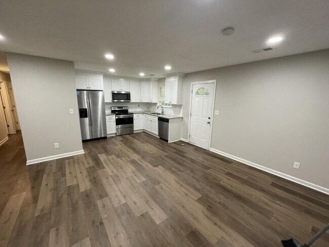 Building Photo - 600 N Hairston Rd