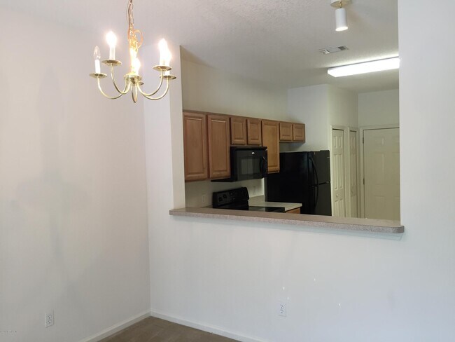 Building Photo - 894 Scrub Jay Dr