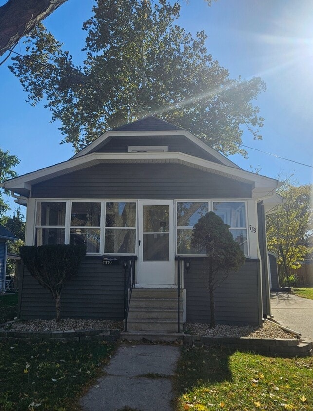 Primary Photo - 733 Schomer Ave