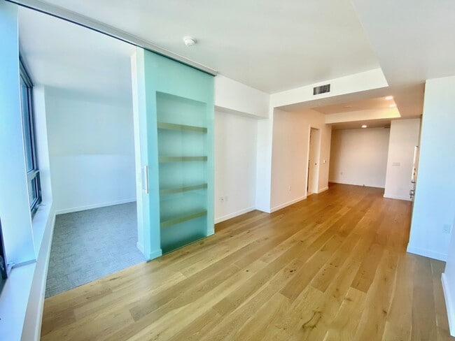 Building Photo - 1bd/1ba Seattle Condo