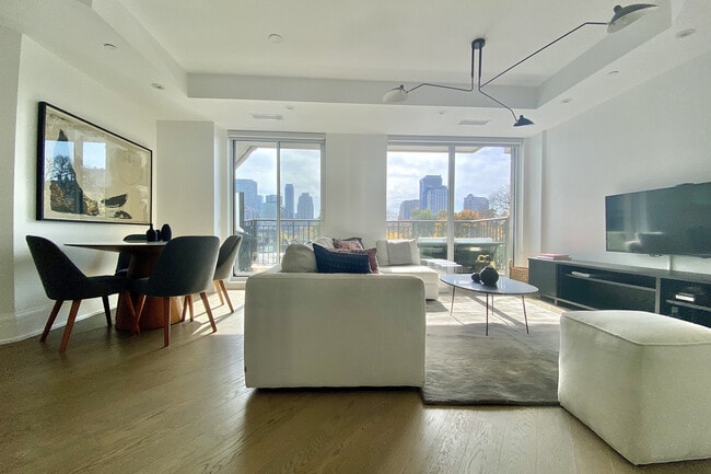 Building Photo - 181 Davenport Rd