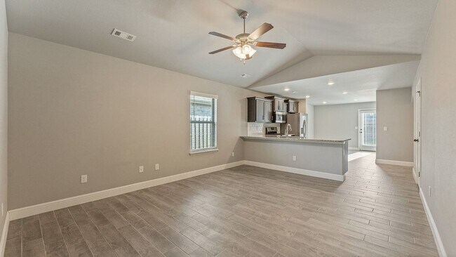 Foto del edificio - 6005 NW Hoover St