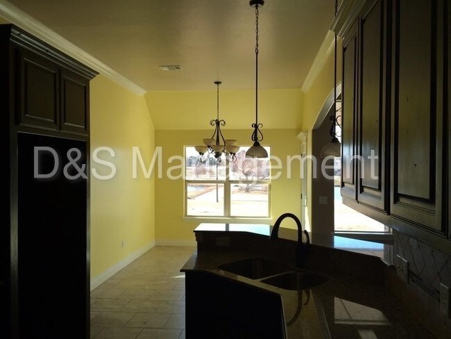 Building Photo - 1217 N Savannah Ter