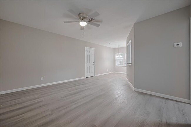 Foto del edificio - 1749 W 5th St