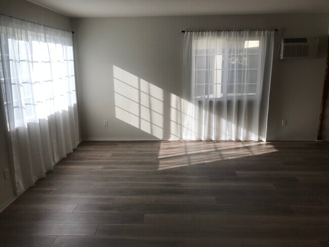 Building Photo - 1855 Yosemite Dr