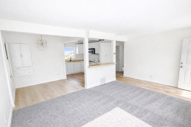 Foto del edificio - Lovely Home Located in East Provo.