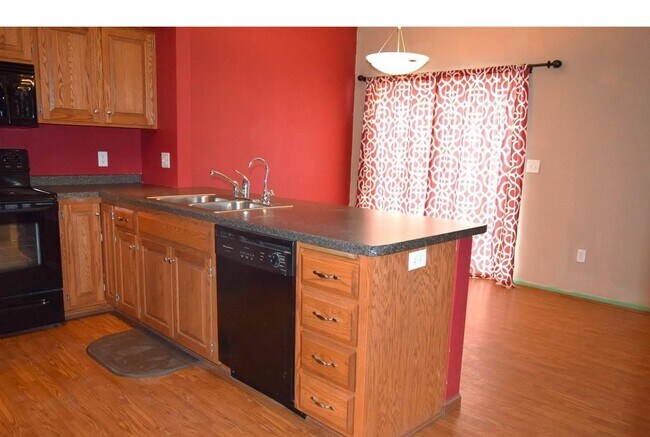 Building Photo - 2103 Hemlock Trl