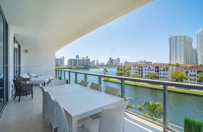 Foto del edificio - 3250 NE 188th St