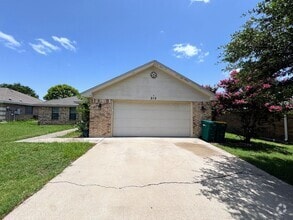 Building Photo - 212 Oak Ridge Dr
