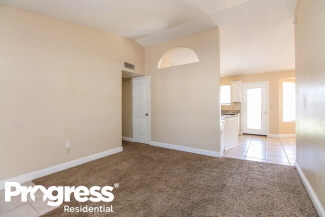 Building Photo - 1227 N Elm Ct