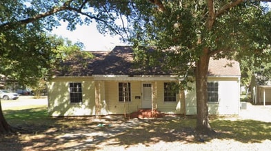 Building Photo - 3148 Alamo Ave