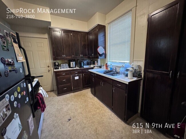 Foto del edificio - 615 N 9th Ave E