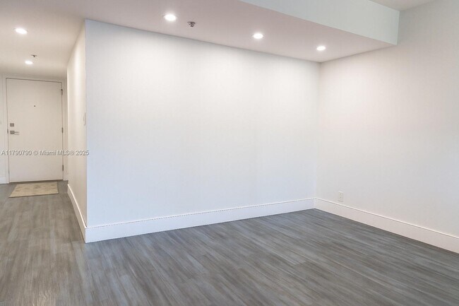 Building Photo - 20355 NE 34th Ct