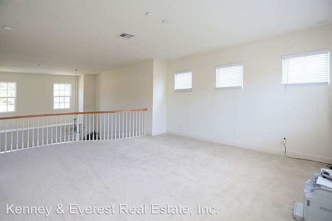 Building Photo - 3 br, 3.5 bath House - 11 West Barberry Place