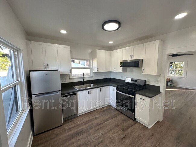 Building Photo - 821 N San Gabriel Ave