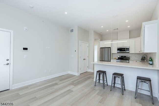 Foto del edificio - 803 Springfield Ave