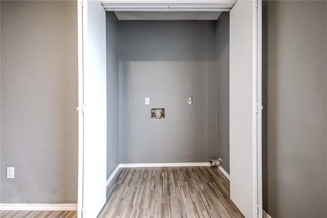 Foto del edificio - 8410 Riverstone Dr