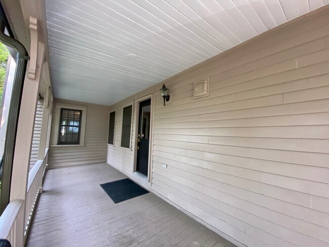 Building Photo - 206 Elm St