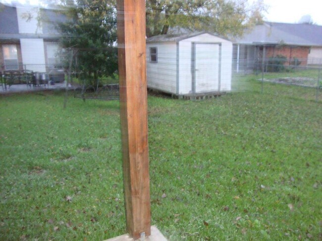 Building Photo - 110 Stable Creek Dr