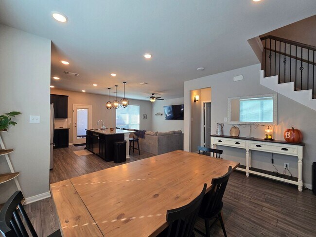 Building Photo - NEW IN MANAGEMENT - COMING SOON!