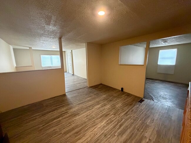 Building Photo - 601 Woodbury-W