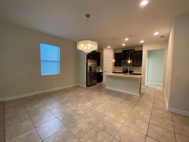 Building Photo - Four Bedroom House in Prime Location near ...