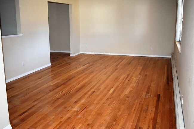 Building Photo - 4 br, 3 bath House - 350 Seminole Dr.