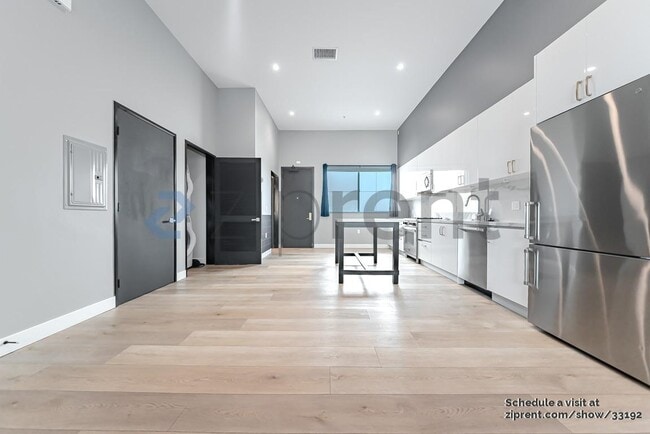 Building Photo - 957 Figueroa Terrace