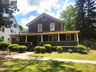 Building Photo - 220 E Vermont Ave
