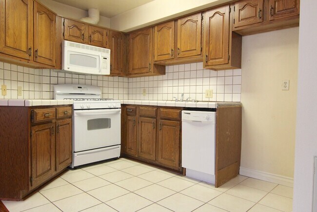 Foto del edificio - 4267 Beverly Glen Blvd