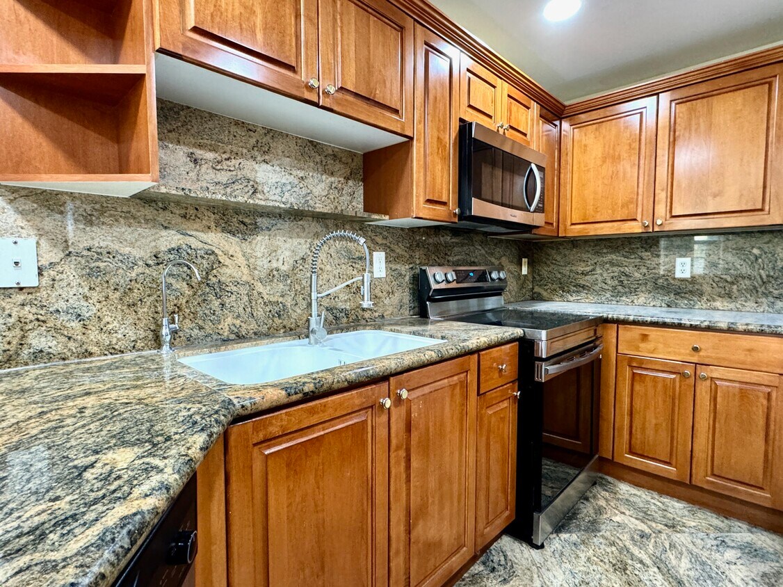 Foto principal - 2910 DC Country Club Boulevard