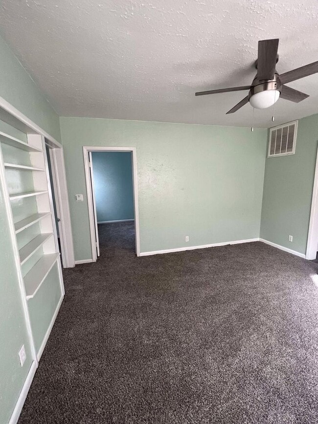 Foto del edificio - COMING SOON: CUTE 2 BEDROOM / 1 BATHROOM HOUSE LOCATED RIGHT ACROSS FROM NORTH MIDDLE SCHOOL IN J...