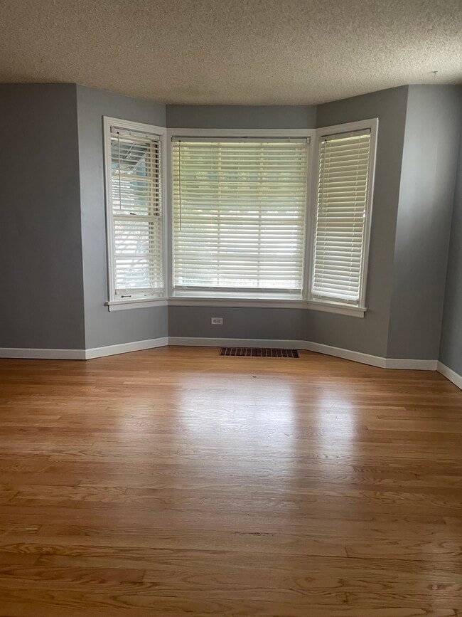 Living Room - 3263 S 58th Ct