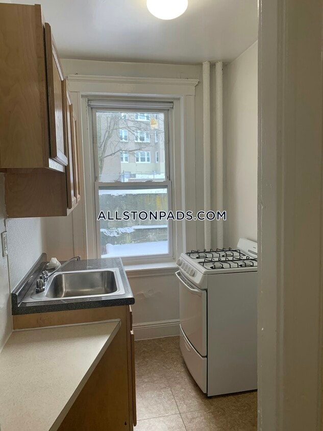 Primary Photo - 25 Walbridge St