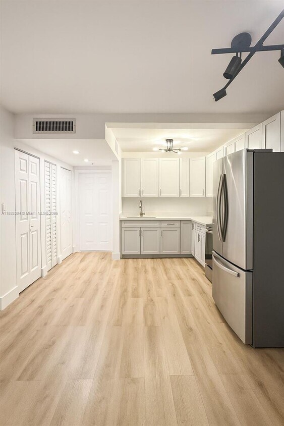 Foto principal - 445 SW 11th St
