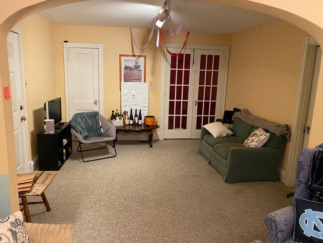Living Rooom - 233 McCauley St
