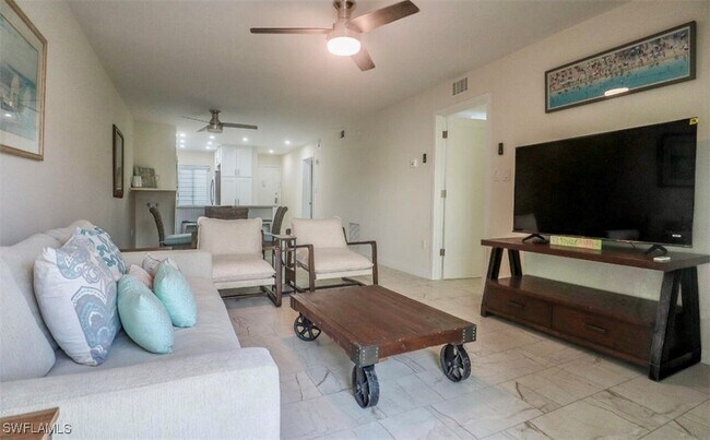 Foto del edificio - 7400 Estero Blvd