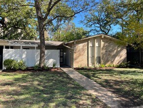 Building Photo - 2210 Quarry Rd