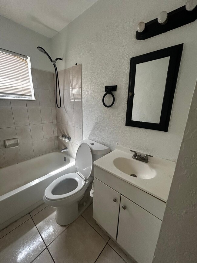 Foto del edificio - 3522 NW 194th Terrace