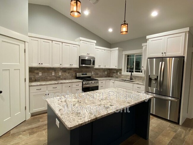 Building Photo - 4828 Luxor Dr